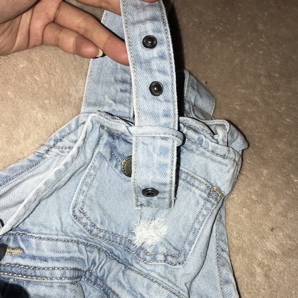 Cotton On KIDS size 2 light blue jean distressed overalls 💕 - Picture 3 of 7